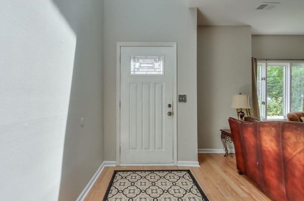 802 Roswell Landings Dr, Roswell, GA 30075-3855