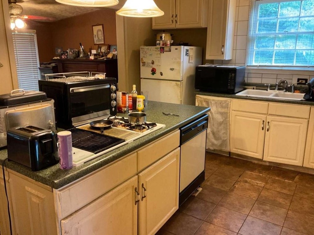 2300 Pebble Rock Way, Decatur GA  30035-4219 exterior