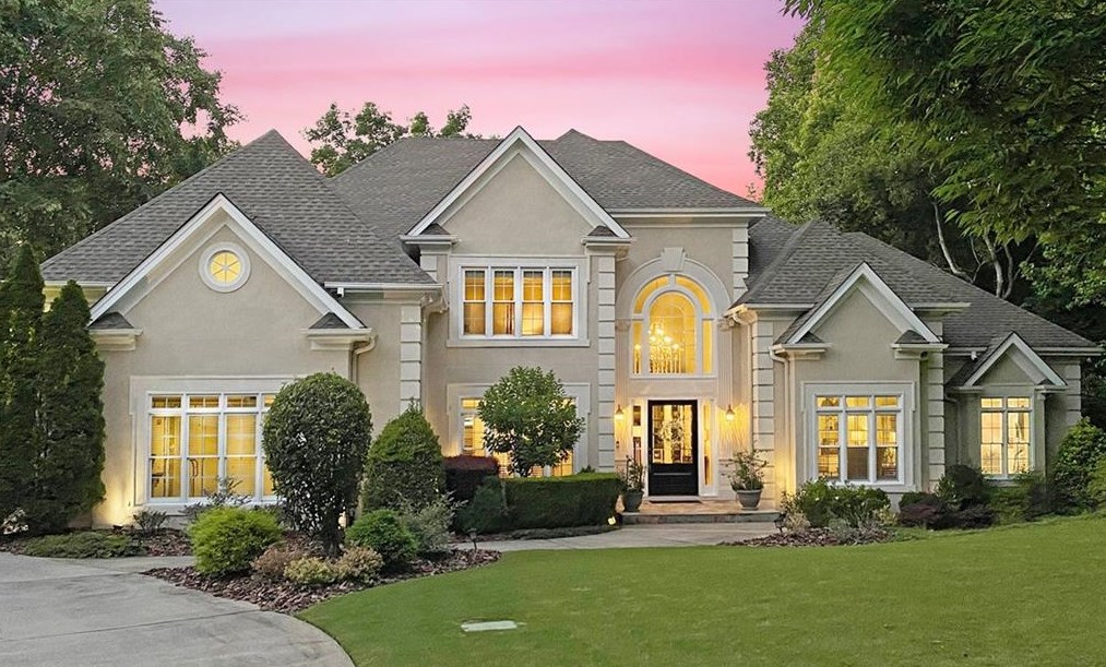 8730 Torrington Dr, Roswell, GA 30076-3959