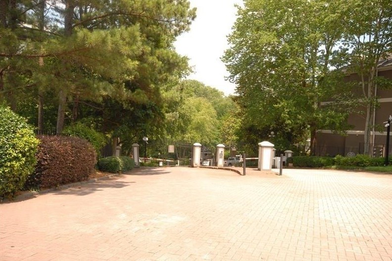2 Normandy Ct, Atlanta GA  30324-2934 exterior