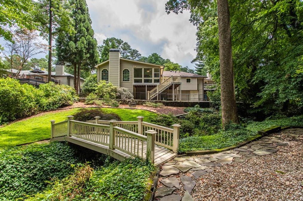 1364 Amanda Cir, Decatur GA  30033-1903 exterior