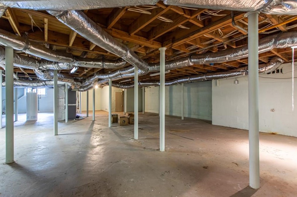 1364 Amanda Cir, Decatur GA  30033-1903 exterior