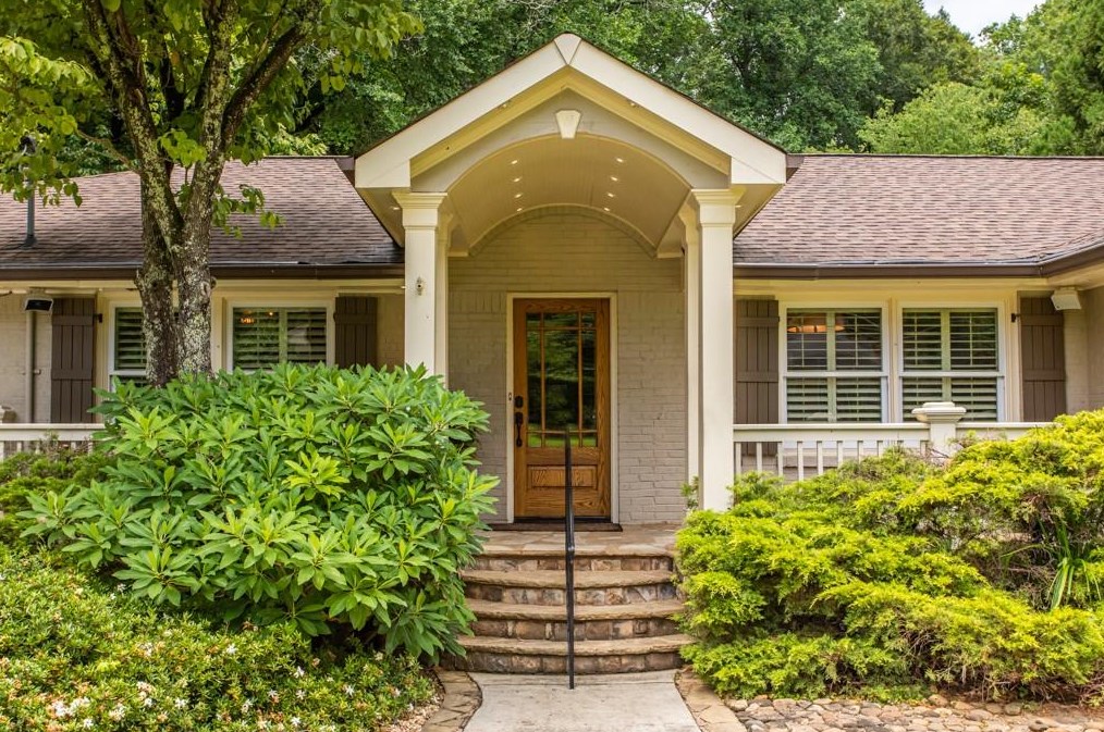 1364 Amanda Cir, Decatur, GA 30033-1903