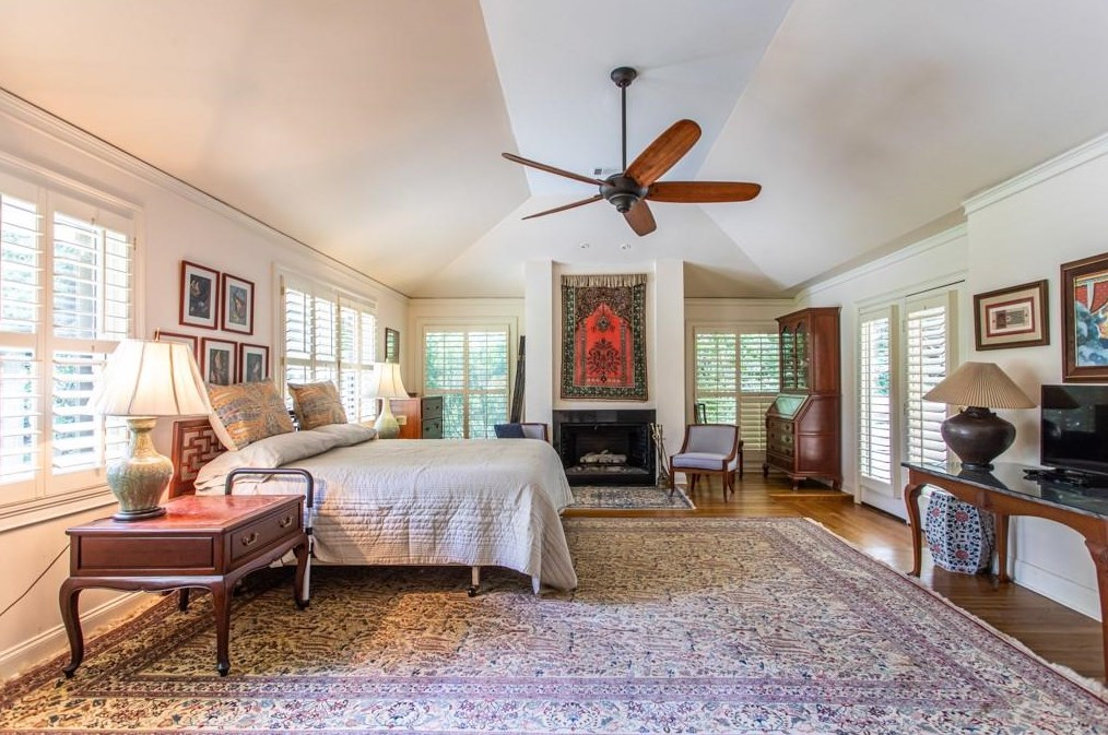 1364 Amanda Cir, Decatur GA  30033-1903 exterior