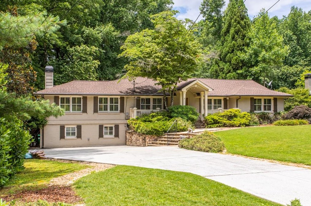 1364 Amanda Cir, Decatur GA  30033-1903 exterior