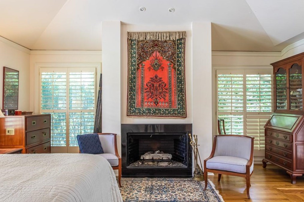 1364 Amanda Cir, Decatur GA  30033-1903 exterior