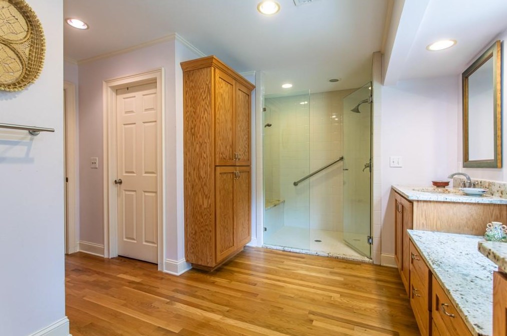 1364 Amanda Cir, Decatur GA  30033-1903 exterior