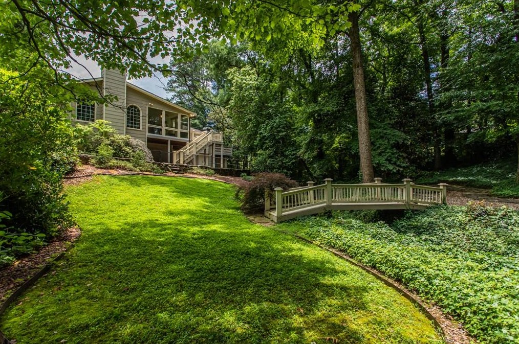 1364 Amanda Cir, Decatur GA  30033-1903 exterior