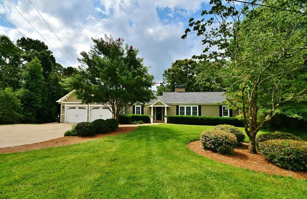 741 Crestview Ter, Gainesville, GA 30501-3111