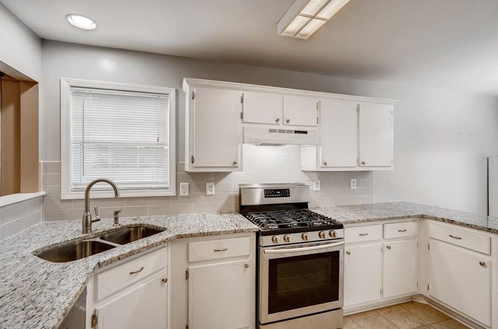 5503 Trophy Ct, Flowery Branch, GA 30542-5578