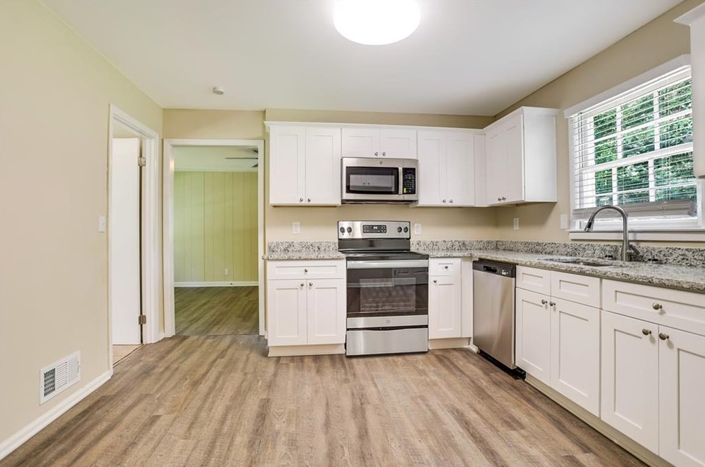 241 Murphy Ave, Lawrenceville GA  30044-3850 exterior