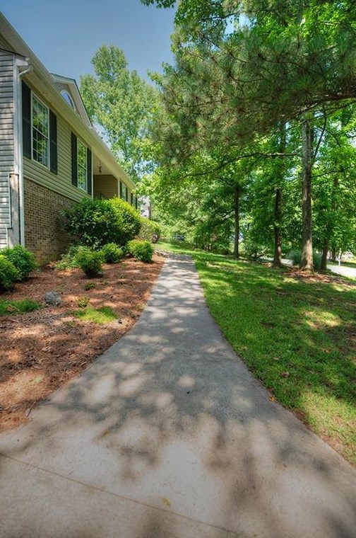 165 Charles Dr, Calhoun, GA 30701-4953