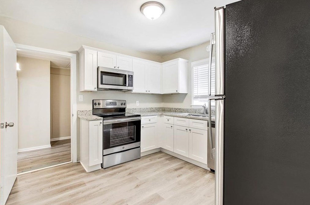 1581 Hollyhock Ter, Decatur GA  30032-4824 exterior