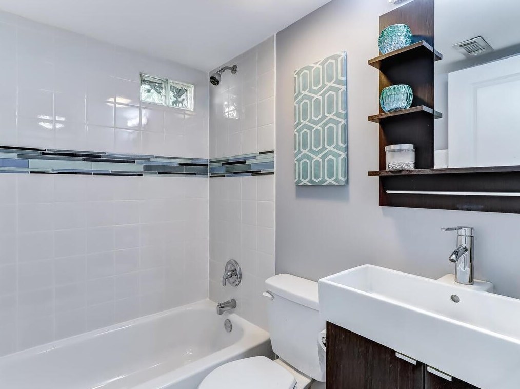 2417 Hillside Ave, Decatur GA  30032-4127 exterior