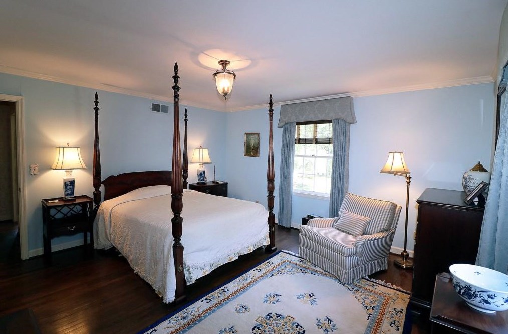 775 Weatherly Ln, Atlanta GA  30328-3651 exterior