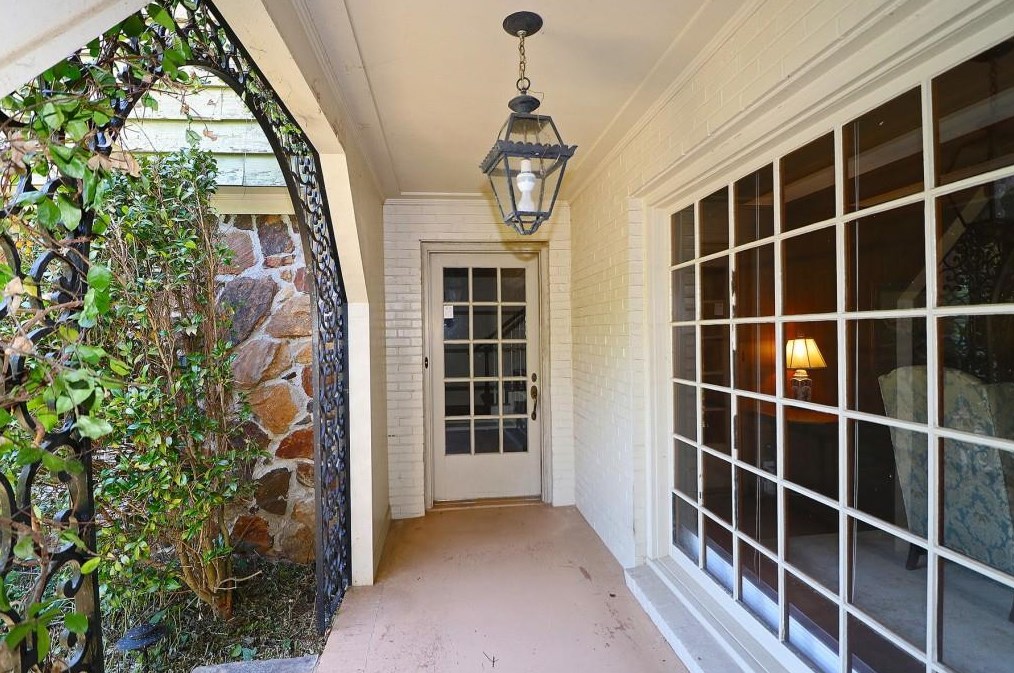 775 Weatherly Ln, Atlanta GA  30328-3651 exterior