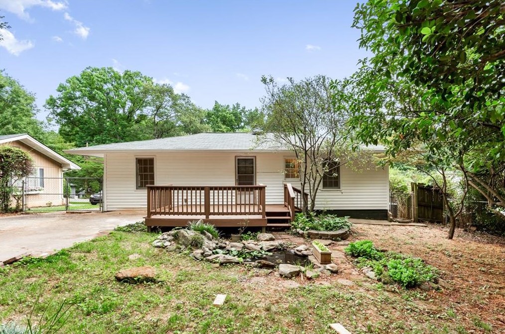 3367 Phillips Cir, Decatur GA  30032-4704 exterior