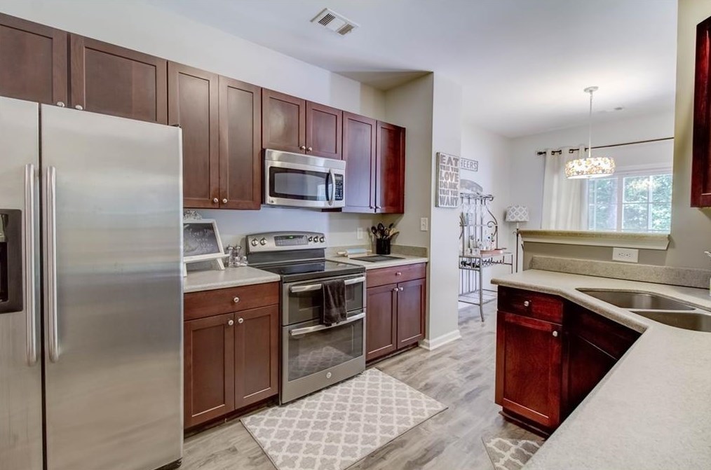 3232 Brockenhurst Dr, Buford, GA 30519