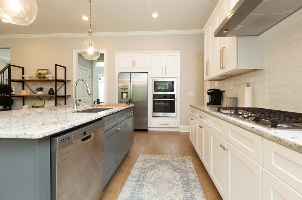 5711 Calm Valley Pt, Flowery Branch GA  30542-8403 exterior
