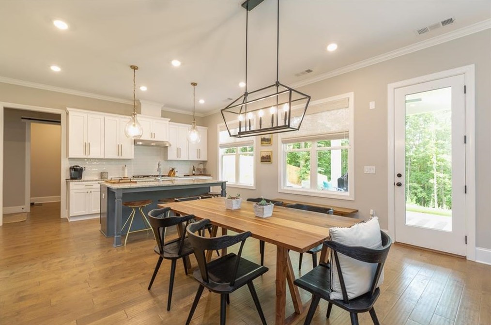 5711 Calm Valley Pt, Flowery Branch GA  30542-8403 exterior