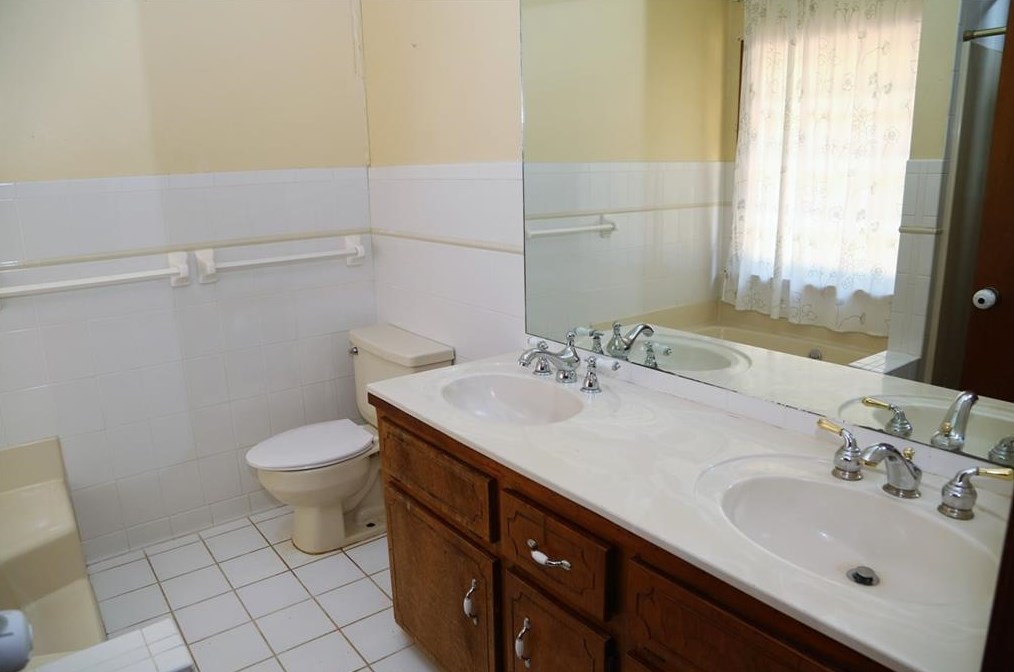 95 Willowbrook Ct, Acworth, GA 30101