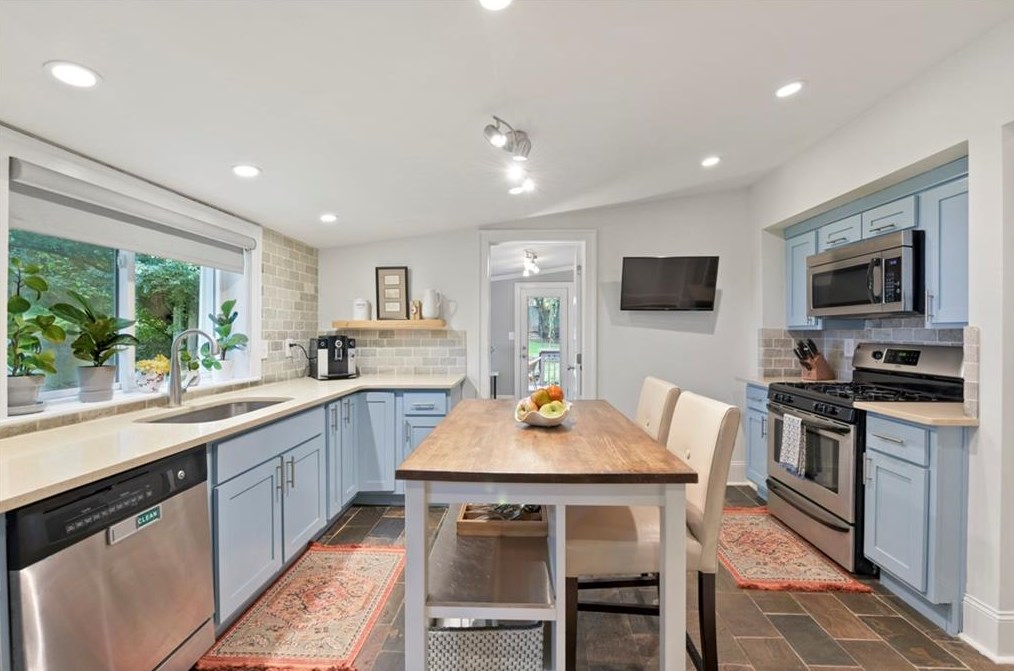 405 Rhomboid St, Atlanta GA  30318-2902 exterior