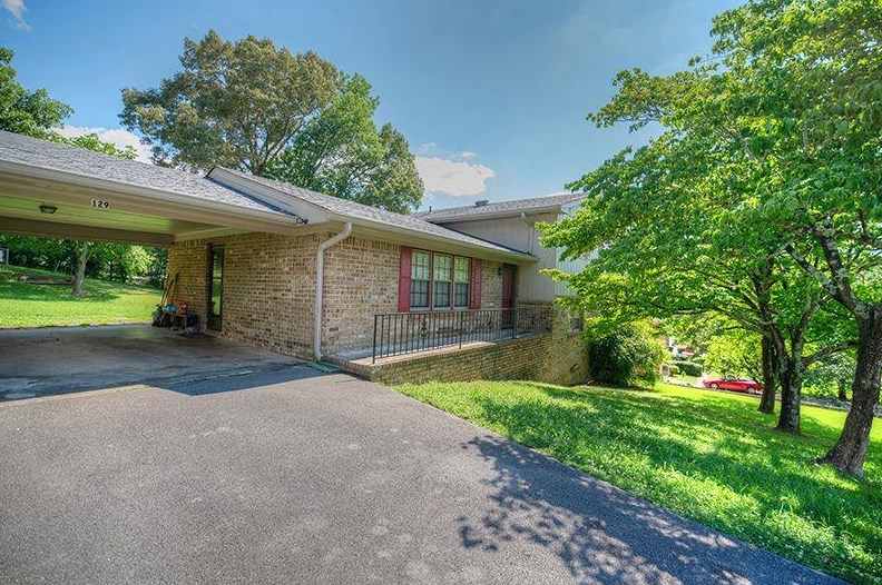 129 Meadow Ln, Calhoun, GA 30701-2041
