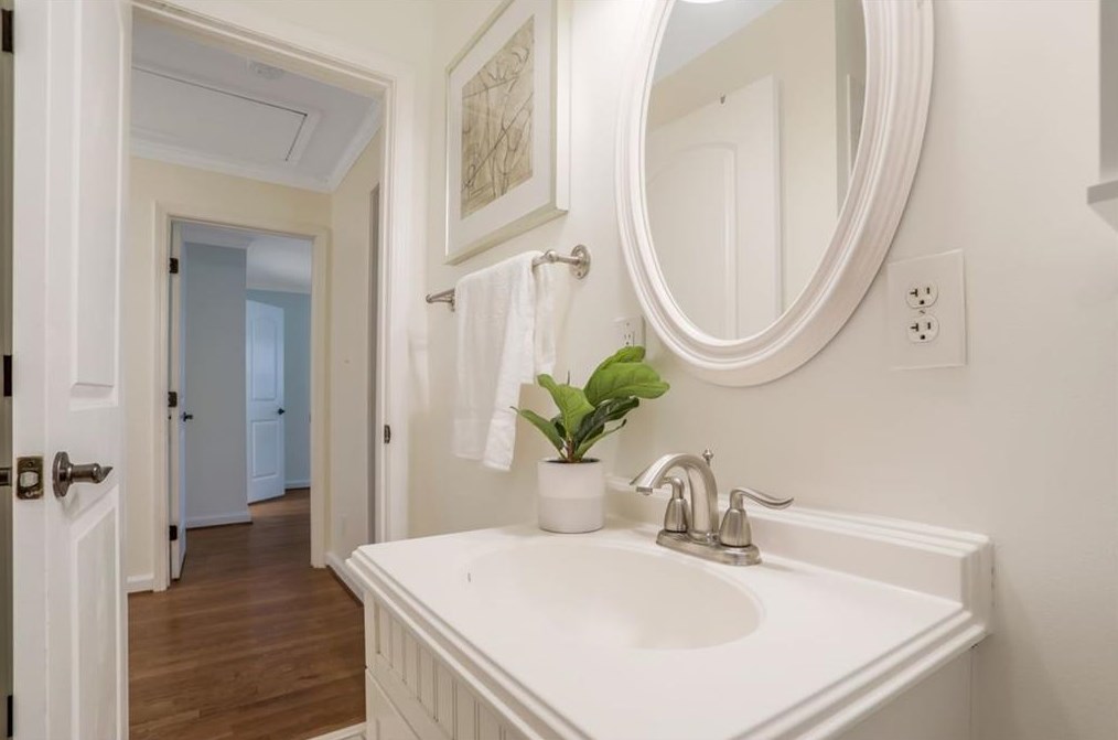 2462 Hunting Valley Dr, Decatur GA  30033-4228 exterior