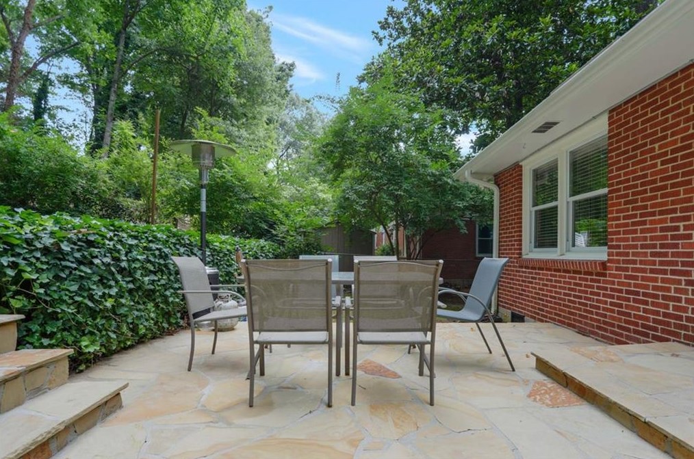 2462 Hunting Valley Dr, Decatur GA  30033-4228 exterior