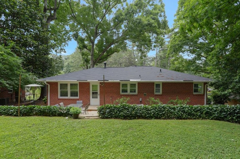 2462 Hunting Valley Dr, Decatur GA  30033-4228 exterior