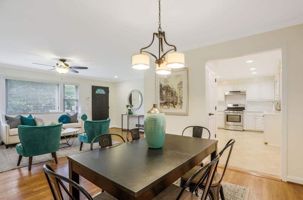 2462 Hunting Valley Dr, Decatur GA  30033-4228 exterior