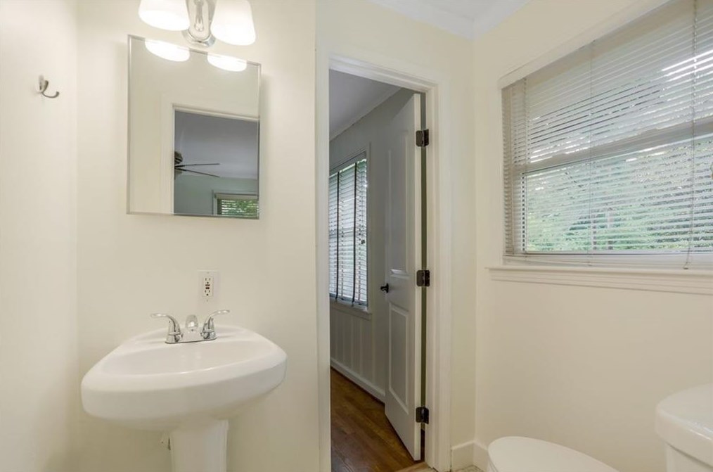 2462 Hunting Valley Dr, Decatur GA  30033-4228 exterior