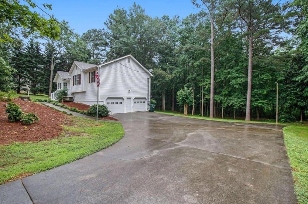142 Burton Dr, Douglasville, GA 30134-5059