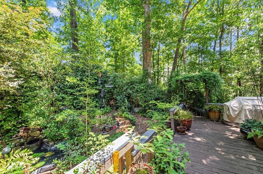 515 Niagara Cir, Alpharetta, GA 30022-5442