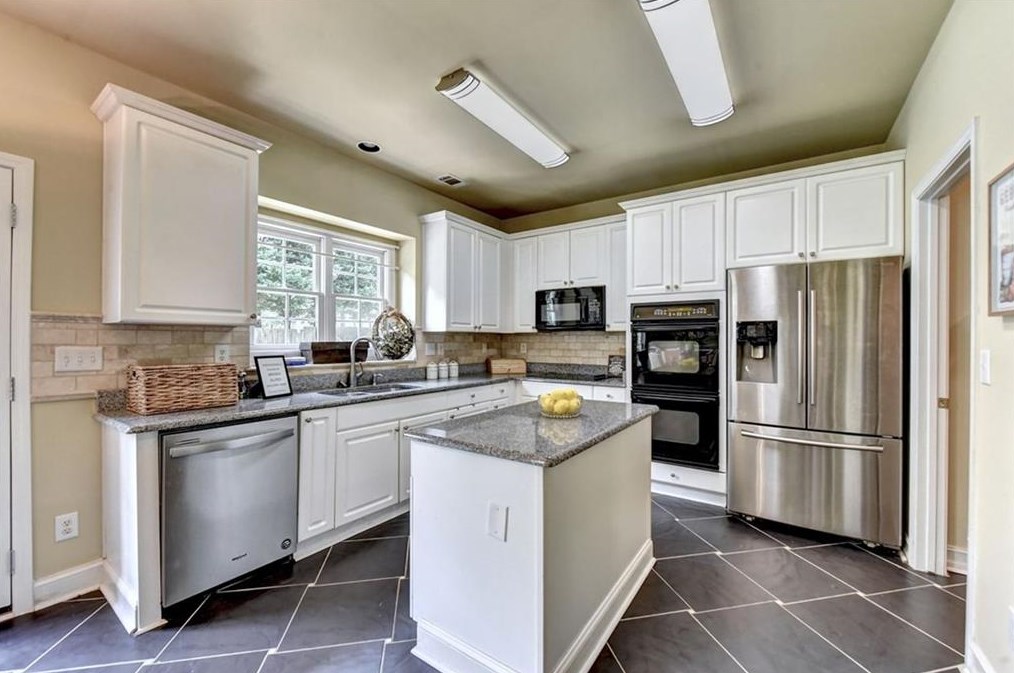 621 Catamount Way Sw, Lilburn, GA 30047