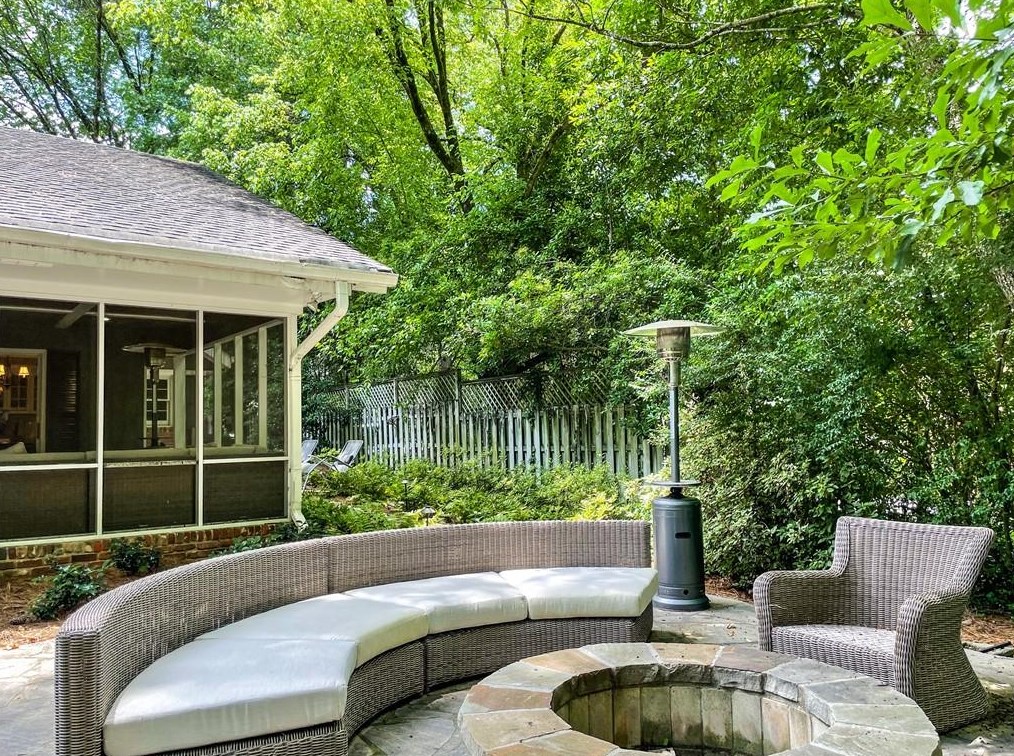 3435 Vly Rd, Atlanta GA  30305-1026 exterior