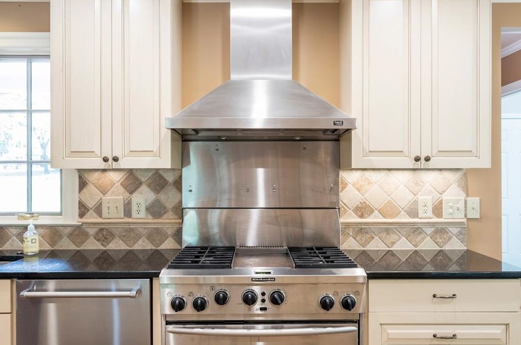 3435 Vly Rd, Atlanta GA  30305-1026 exterior