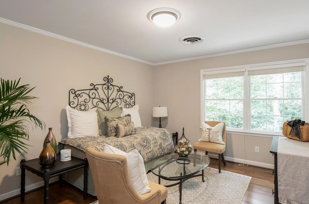 3435 Vly Rd, Atlanta GA  30305-1026 exterior