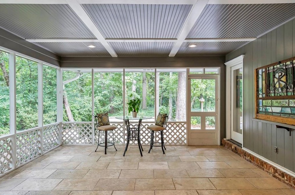 3435 Vly Rd, Atlanta GA  30305-1026 exterior