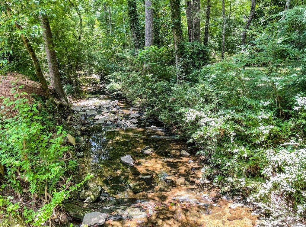 3435 Vly Rd, Atlanta GA  30305-1026 exterior