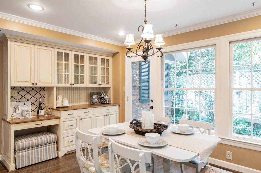 3435 Vly Rd, Atlanta GA  30305-1026 exterior