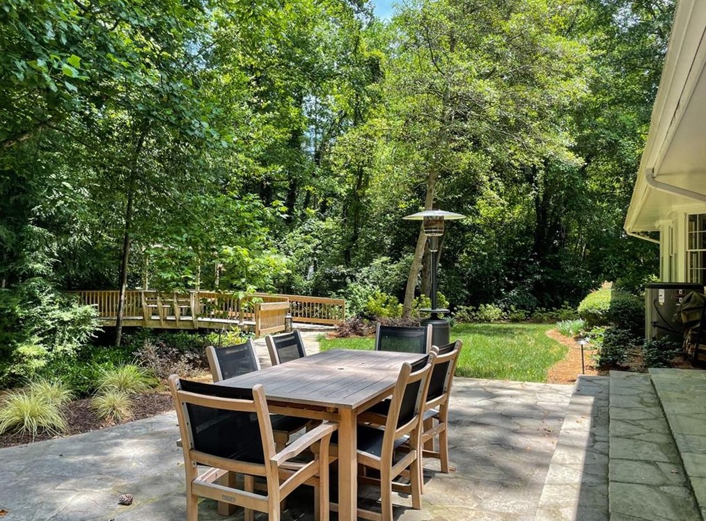 3435 Vly Rd, Atlanta GA  30305-1026 exterior