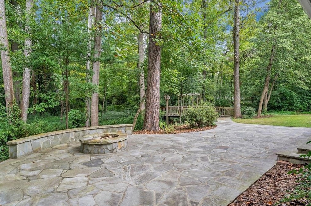 3435 Vly Rd, Atlanta GA  30305-1026 exterior