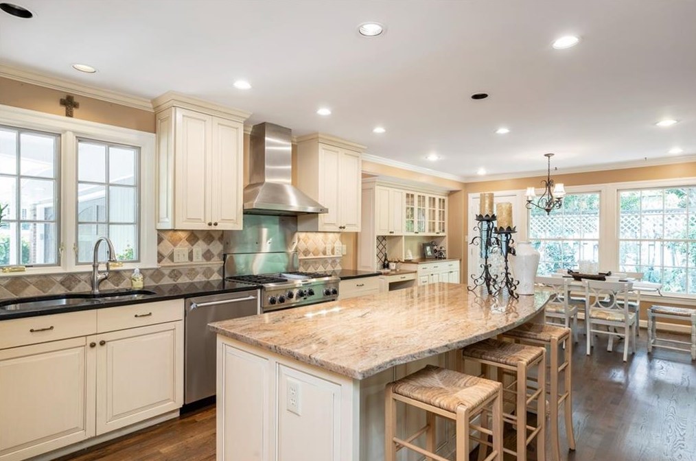 3435 Vly Rd, Atlanta GA  30305-1026 exterior