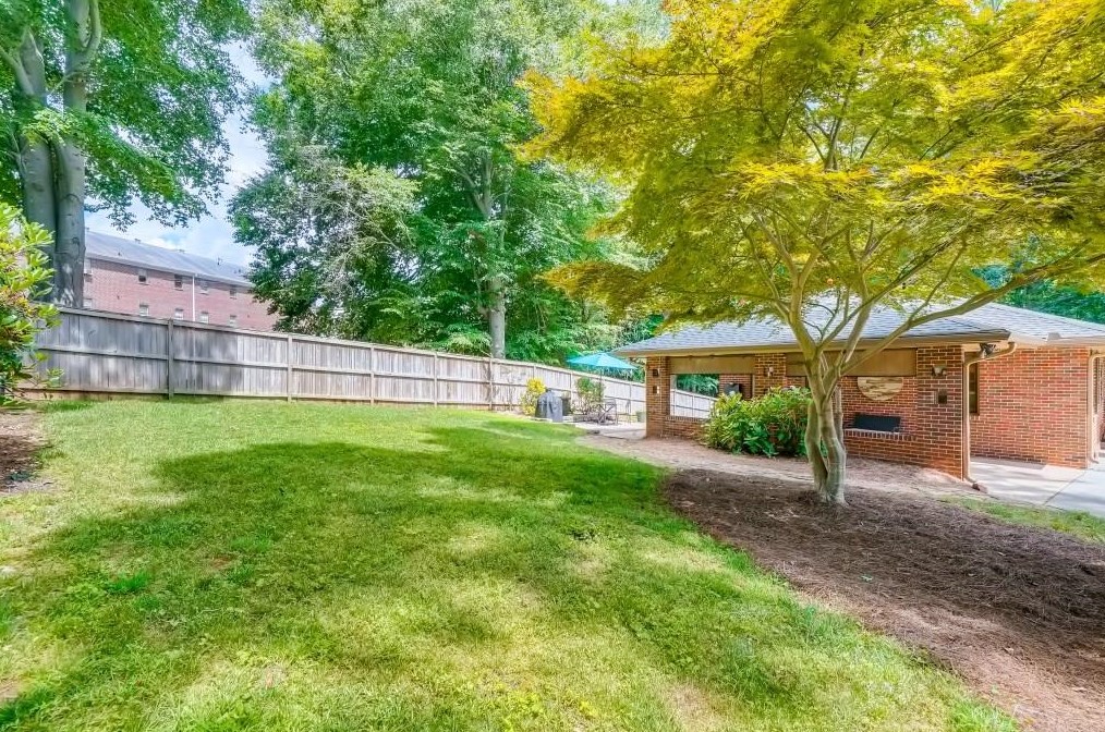 2996 Vine Cir, Decatur GA  30033-5107 exterior