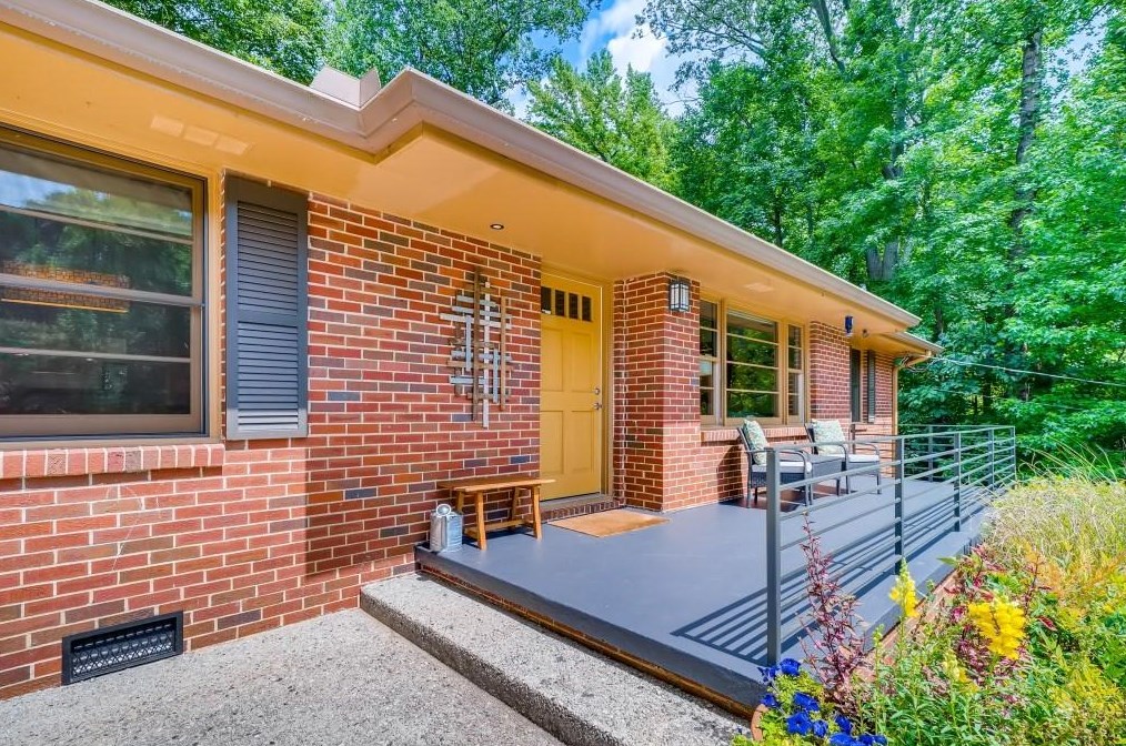 2996 Vine Cir, Decatur GA  30033-5107 exterior