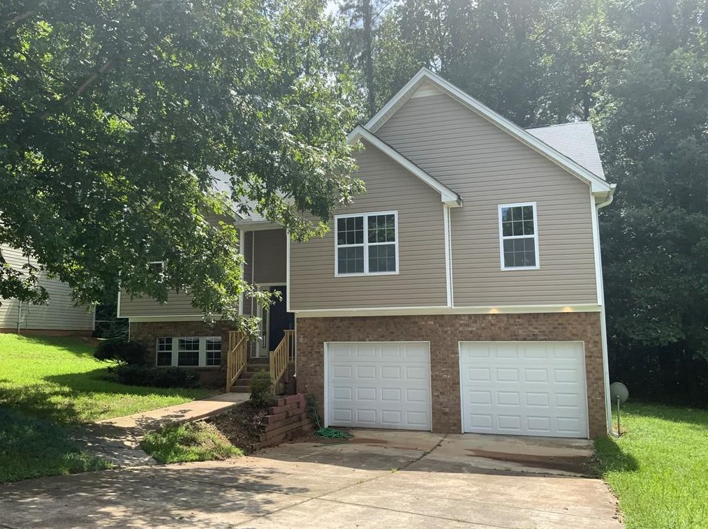 2017 Sandlake Dr, Atlanta GA  30331-8740 exterior