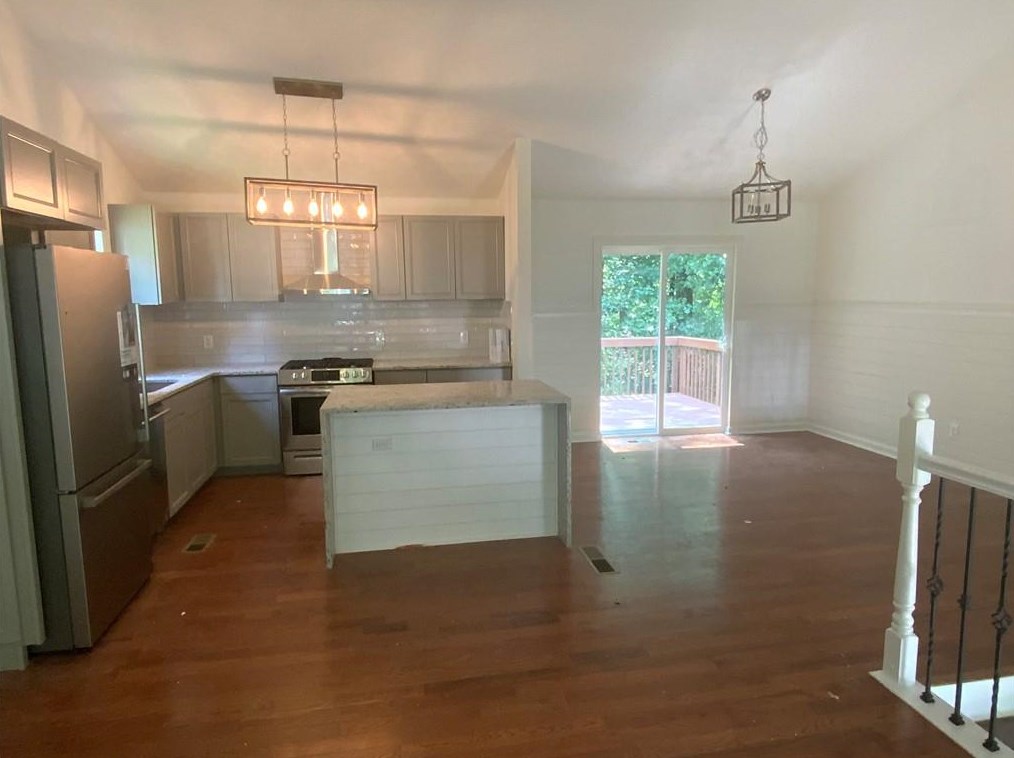 2017 Sandlake Dr, Atlanta GA  30331-8740 exterior