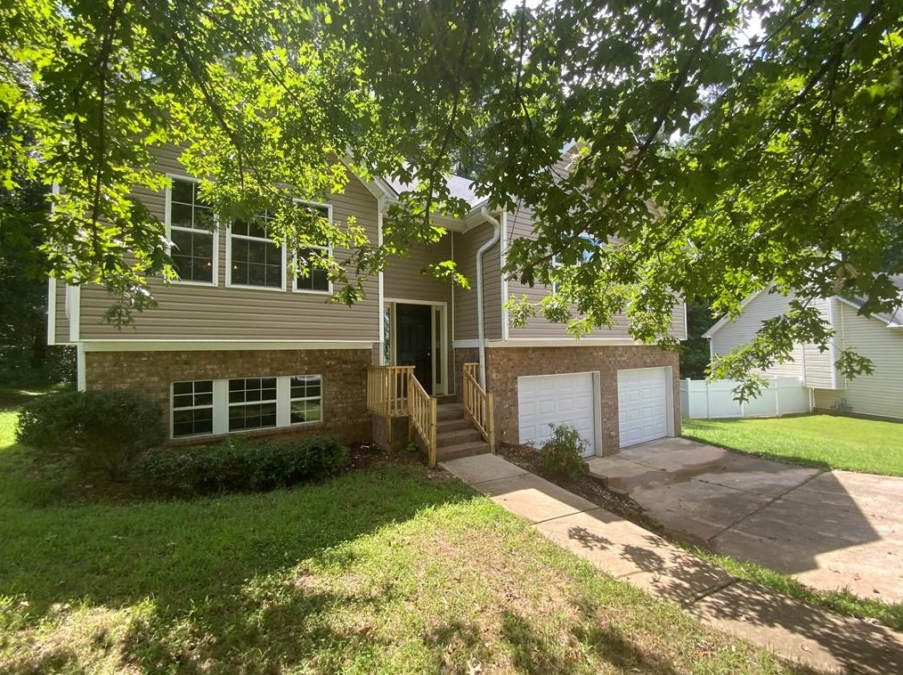 2017 Sandlake Dr, Atlanta GA  30331-8740 exterior