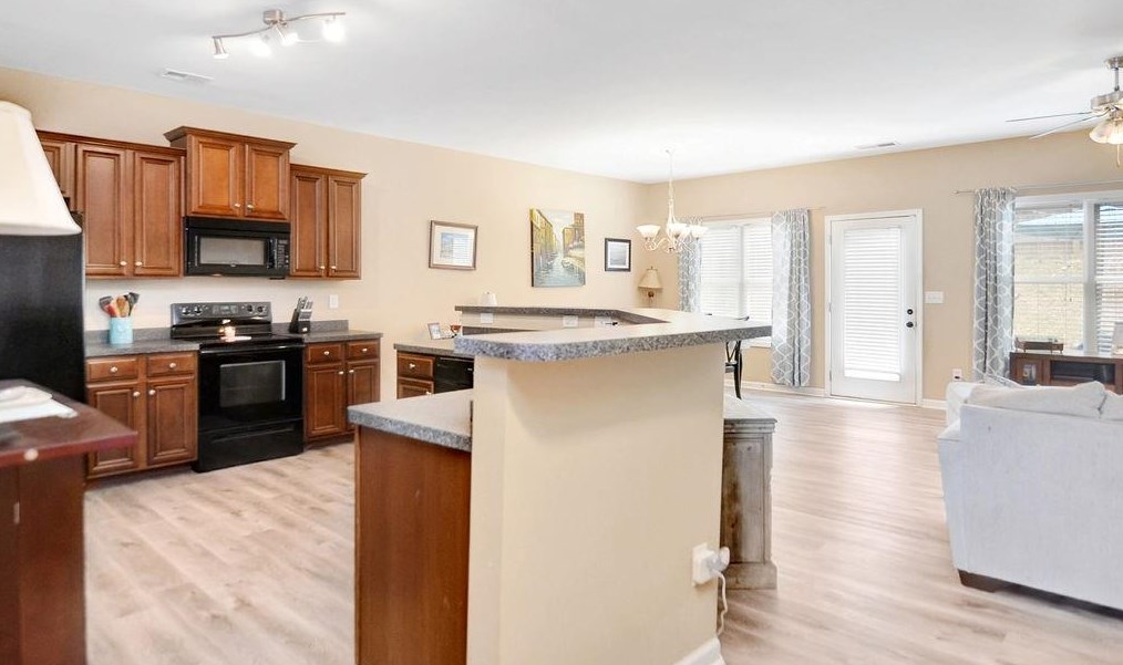 5820 Bradshaw Ct, Flowery Branch, GA 30542-6306